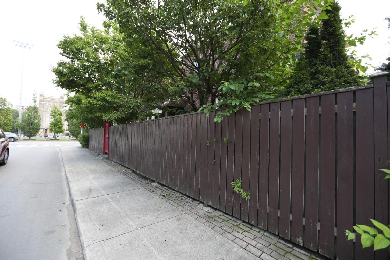 Phoebe Wang Toronto Bagian luar foto
